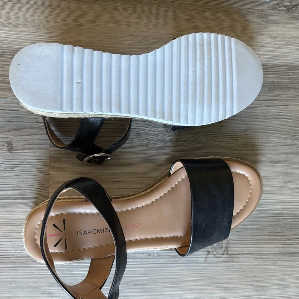 Isaac Mizrahi Black Sandals with Chunky Sole 6.5 New Never Worn - Picture 1 of 3